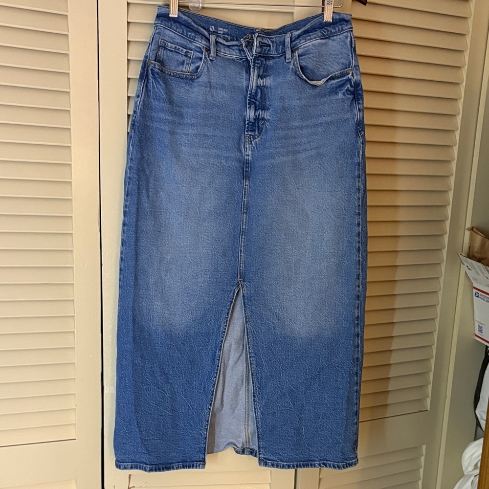 a.n.a High-Rise Blue Denim Skirt